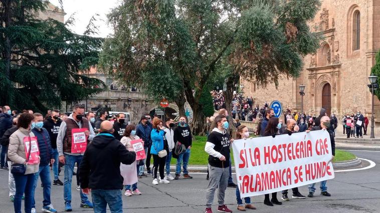 Los hosteleros marchan por la Gran Vía con vivas a Fernando Castaño y la exigencia de ayudas directas