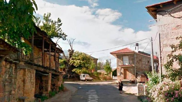 Calle principal de Vime de Sanabria.