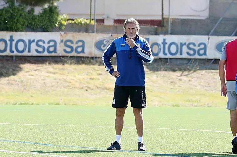 Egea hace exhibición pública de su nerviosismo y abandona la rueda de prensa sin acabar