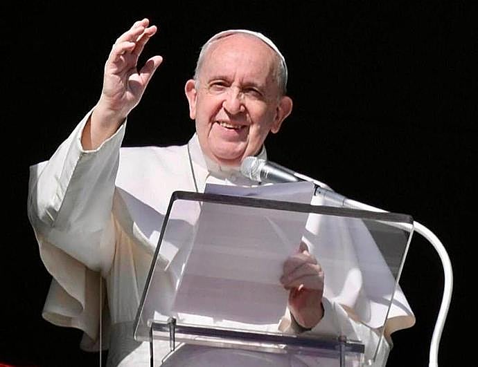 Investigación en El Vaticano: el Instagram del Papa dio ‘like’ a una modelo brasileña