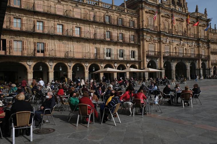 Salamanca añora las terrazas en la Plaza Mayor