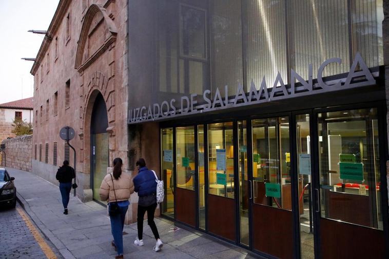 Fachada del edificio de los juzgados en la plaza Colón.