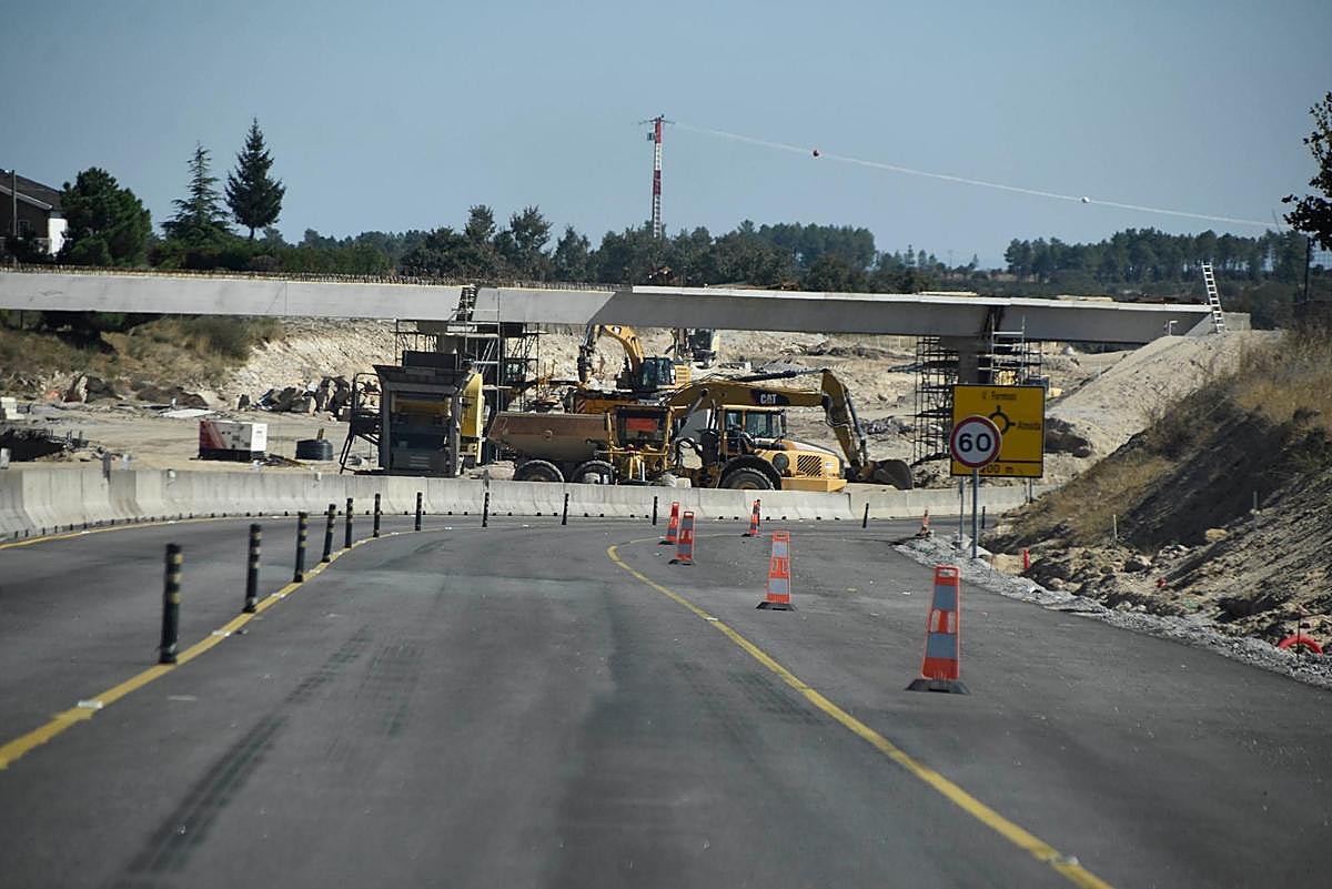 Imagen de uno de los tramos de la autovía en la zona portuguesa, pendiente de finalización