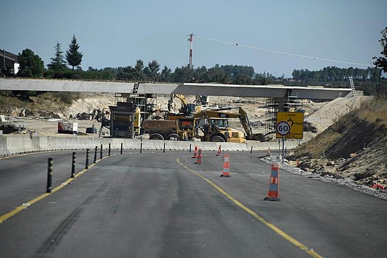 Imagen de uno de los tramos de la autovía en la zona portuguesa, pendiente de finalización