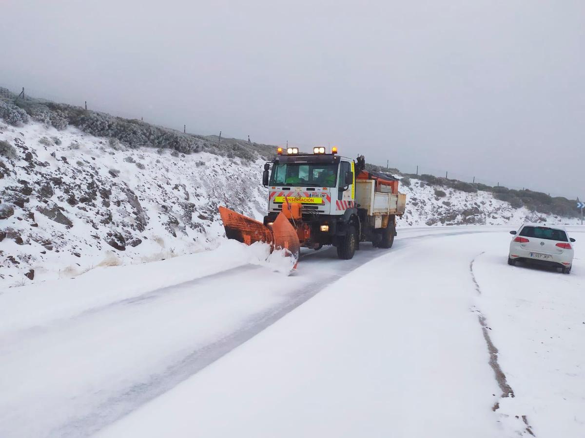 Nieve en la subida a La Covatilla la pasada semana.