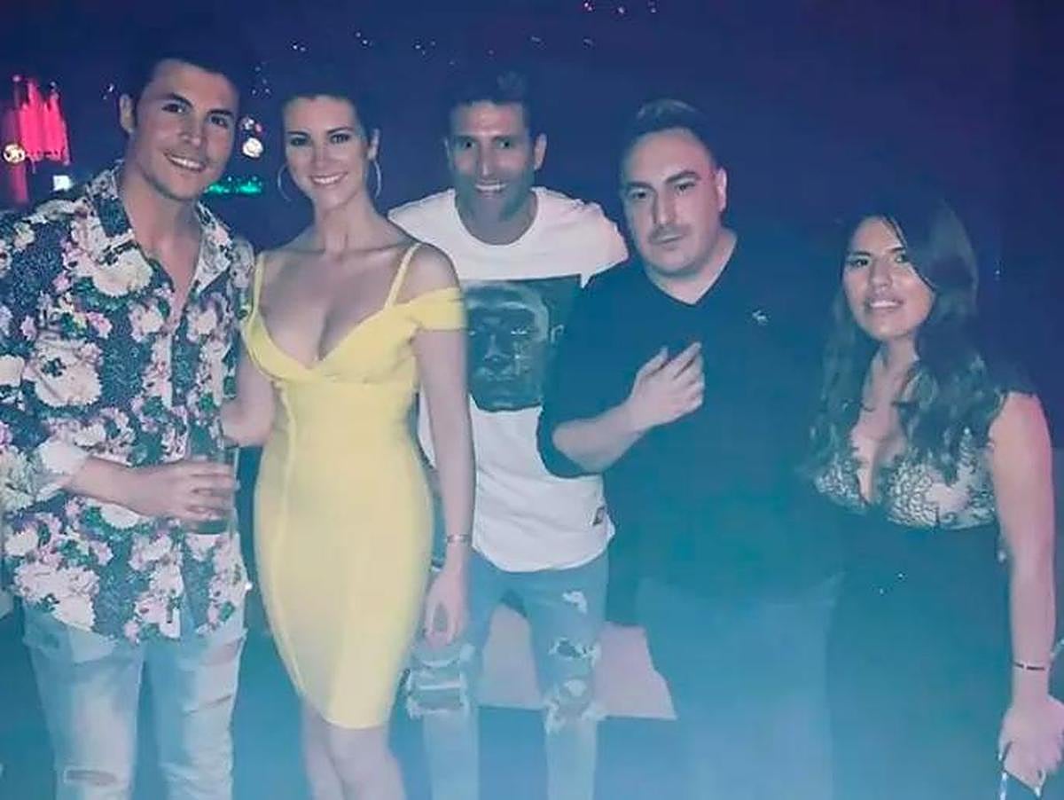 Kiko Jiménez, María Jesús Ruiz, Efrén Reyero e Isa Pantoja la noche que supuestamente la joven protagonizó un trío con los dos protagonistas de la fotografía.