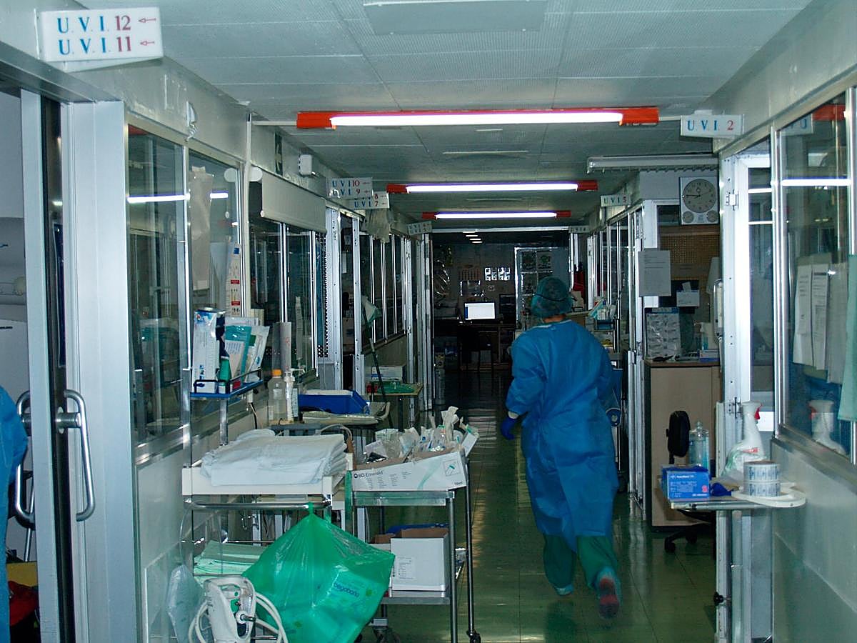 Dependencias interiores en la UCI del Clínico.