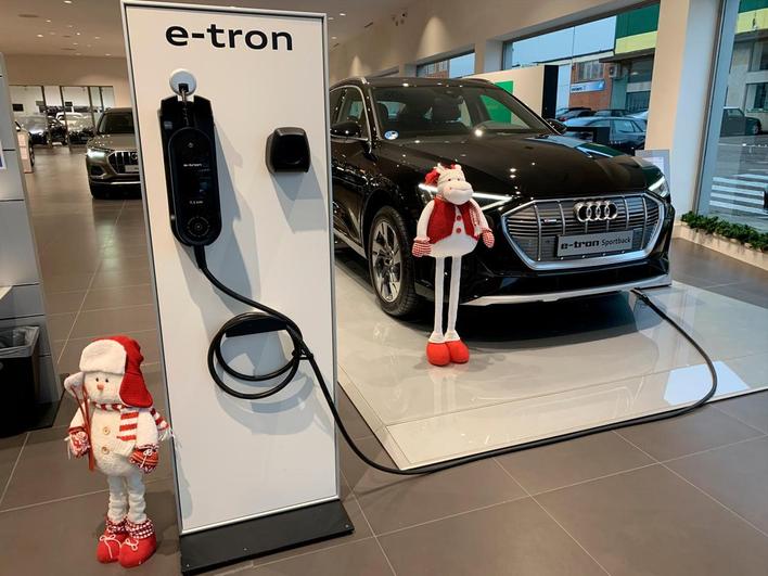 El primer Audi 100% eléctrico con más de 400km de autonomía es el e-tron.