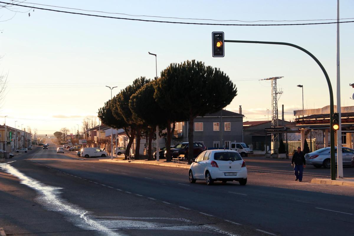 Travesía de la localidad de Villoria.