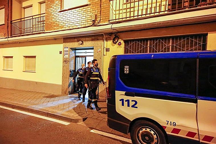 La Policía local en una de sus patrullas nocturnas