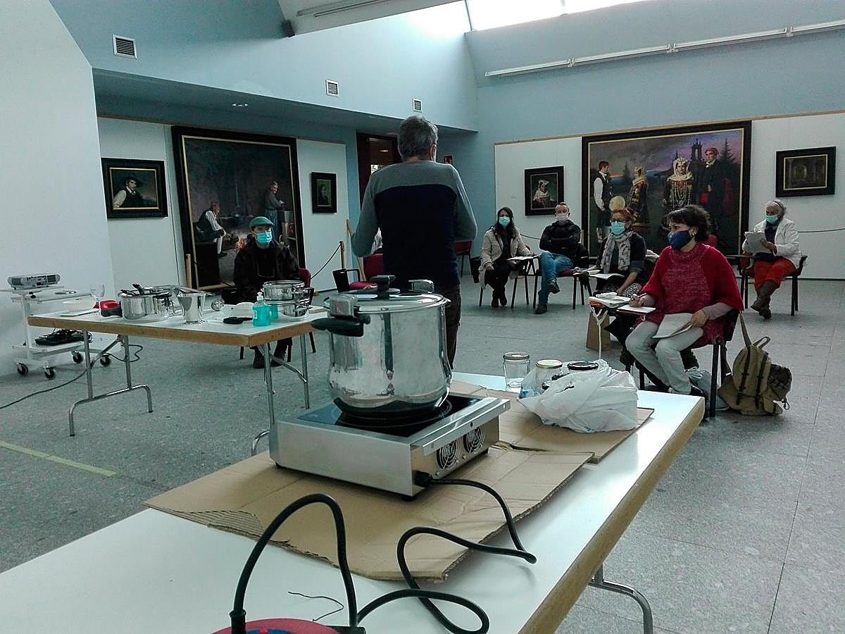 Taller de transformación y conservación de frutas y verduras en la Casa del Parque