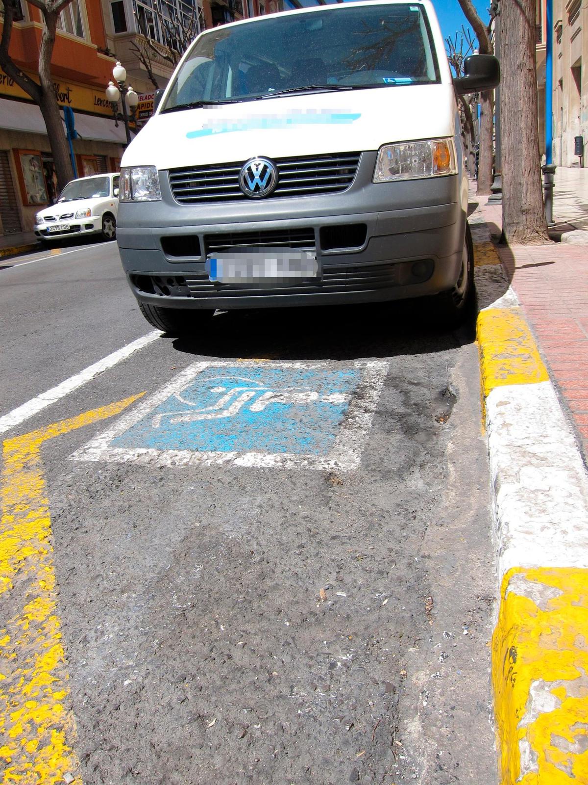 Una plaza reservada para personas con discapacidad.