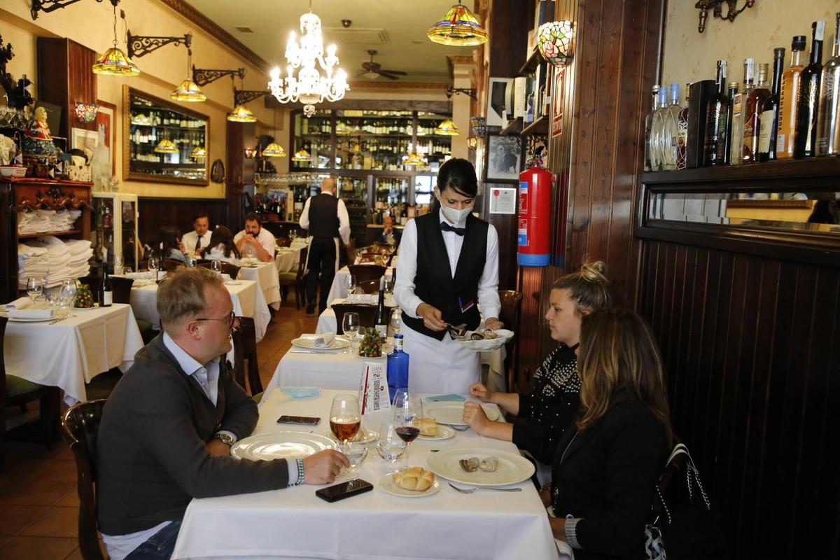 Comida en el interior de un restaurante salmantino.