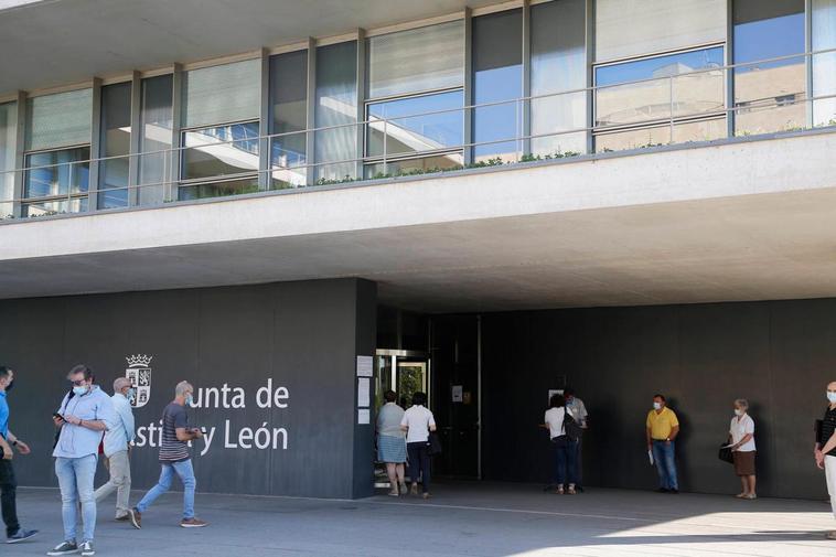 Entrada de la Delegación Territorial de la Junta de Castilla y León