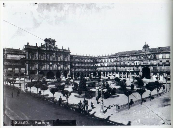 Imagen de la Plaza Mayor tomada por Gombau en la última década del siglo XIX.