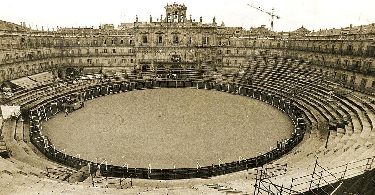 La Plaza convertida en plaza de toros en 1992.
