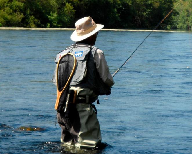 Pescando en un tramo truchero en Salamanca.