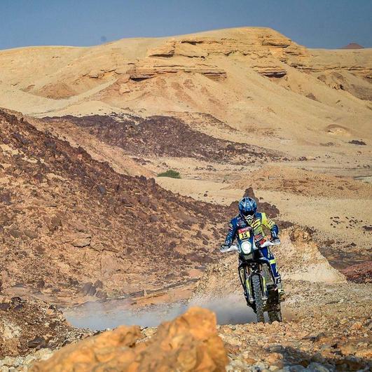 Lorenzo Santolino, en pleno esfuerzo en el Dakar