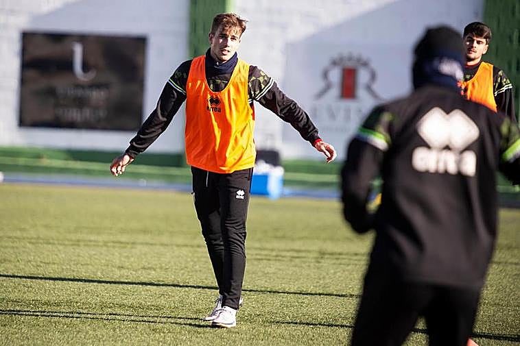 Isma Cerro durante un entrenamiento con el Guijuelo antes del confinamiento.