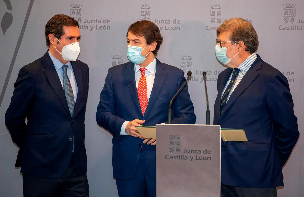 Antonio Garamendi, Alfonso Fernández Mañueco y Santiago Aparicio.