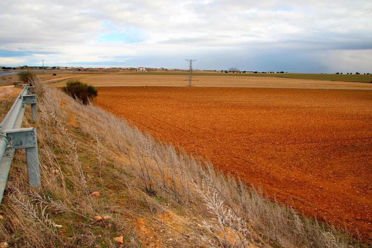 Los terrenos que ocupará la zona industrial de Pelabravo junto a la A-50