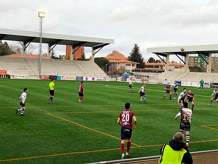 El Unionistas también somete al Pontevedra (1-0) y sigue lanzado