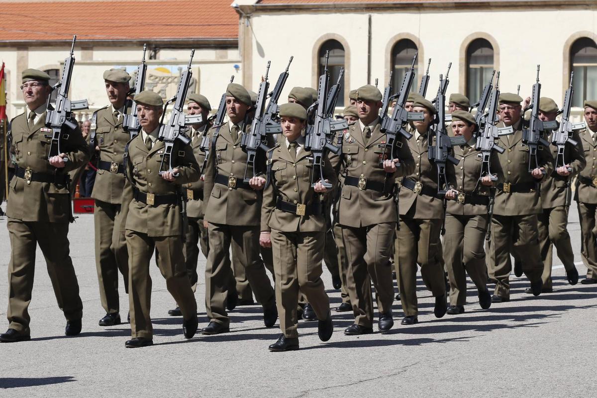 Militares del Regimiento de Ingenieros.