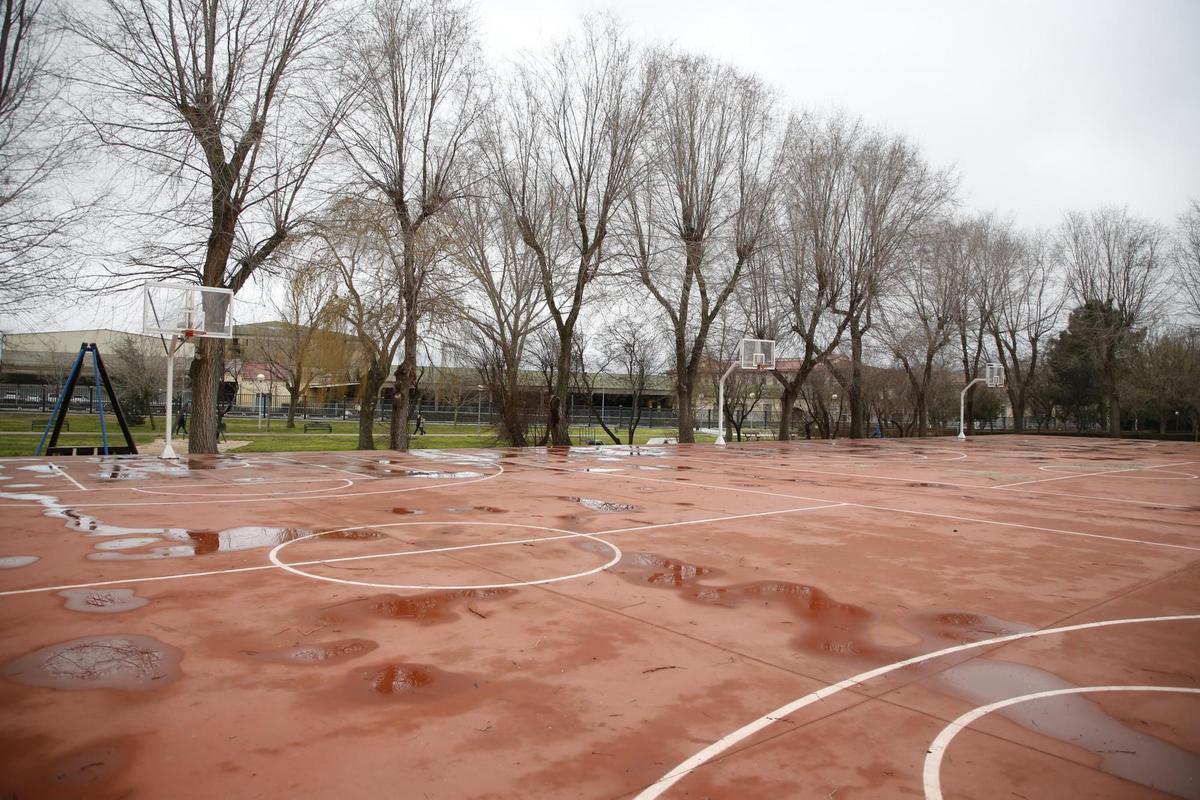 Pista deportiva en el parque de Los Jesuitas.