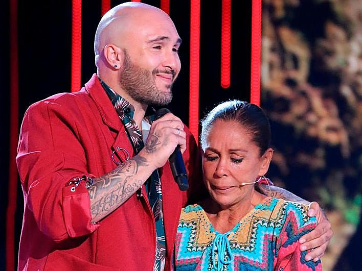 Isabel Pantoja junto a su hijo.