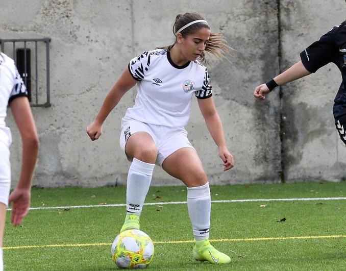 Lauris, del Salamanca UDS, en un choque anterior en el Vicente del Bosque.