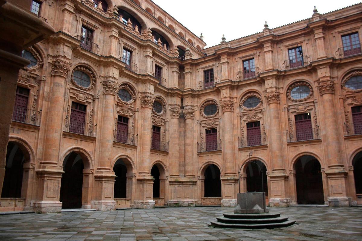 Patio de la Universidad Pontificia.