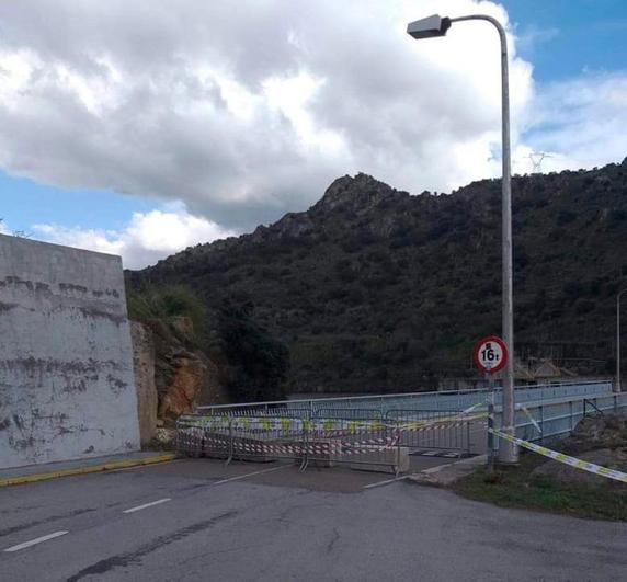 El paso fronterizo de la presa de Saucelle, cerrado.