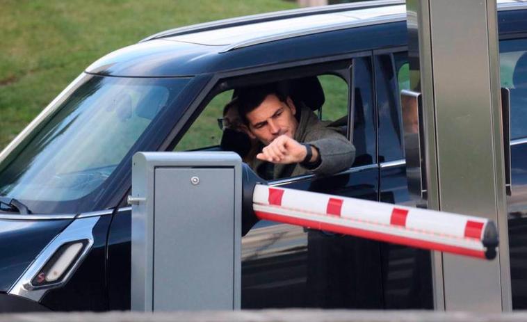 Iker Casillas, a su llegada al hospital.