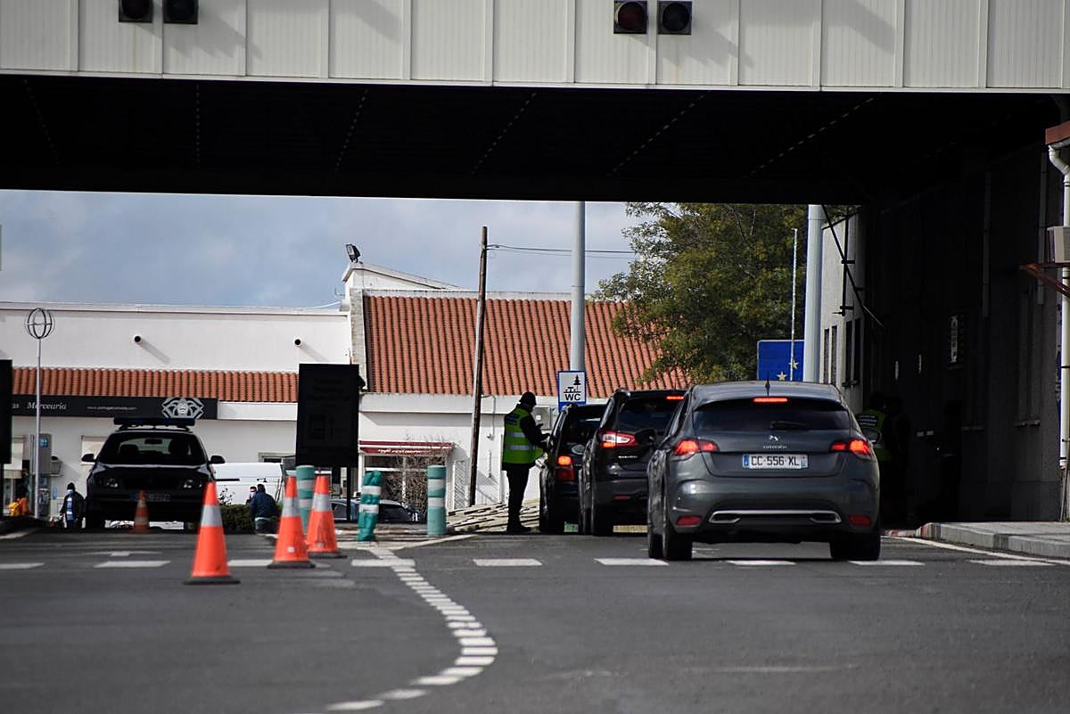 Control de entrada en Portugal en la frontera entre Fuentes de Oñoro y Vilar Formoso.