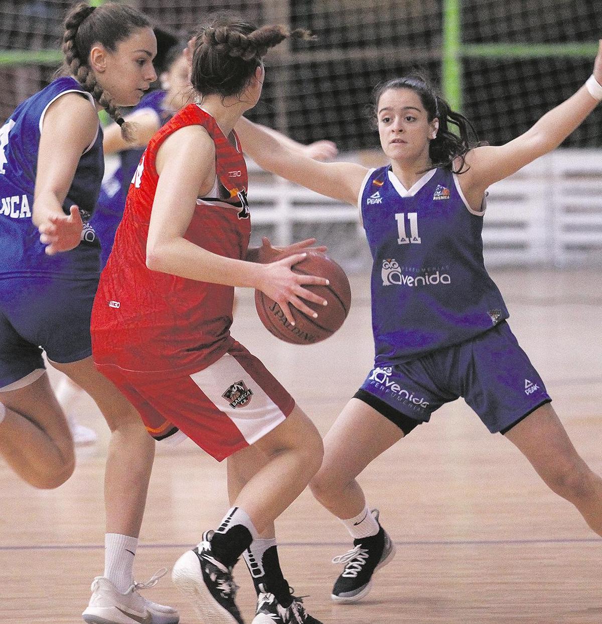 Encuentro del Perfumerías Avenida durante la pasada temporada de baloncesto autonómico.