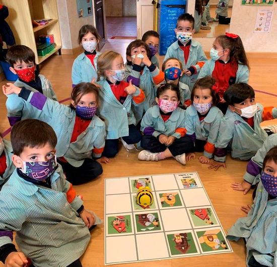 Varios alumnos en un aula del colegio Jesuitinas Salamanca