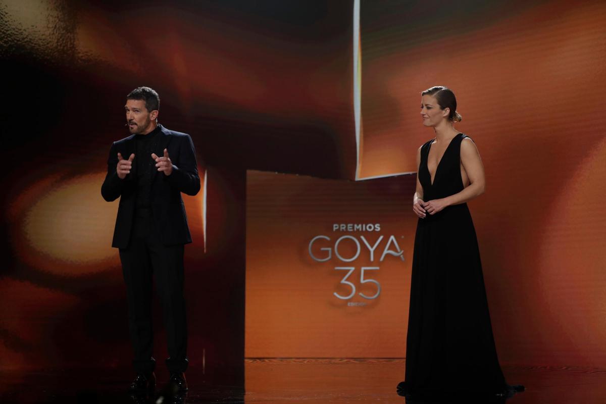 Los presentadores de los Goya, Antonio Banderas y María Casado