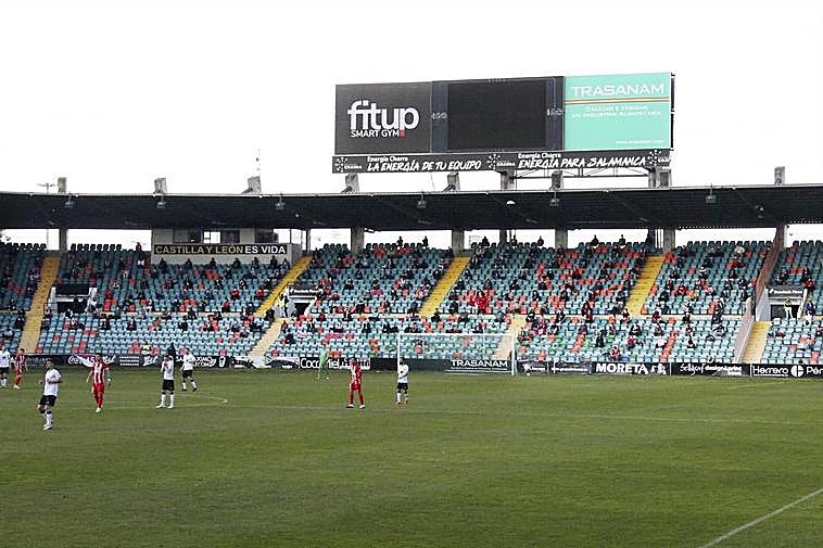 Vista del Fondo Norte del Helmántico durante el choque ante el Zamora.