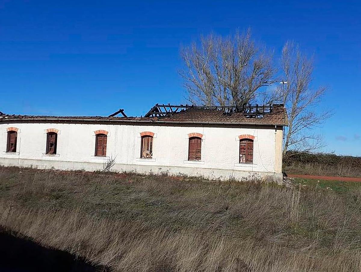 Estado tras el incendio de las casas de la estación.
