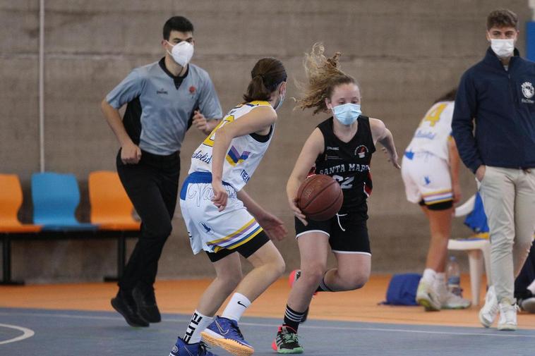 Un encuentro de baloncesto del CB Santa Marta.