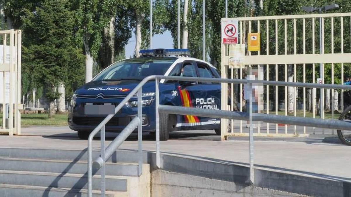 Un coche de Policía Nacional en la zona de La Aldehuela, donde ocurrió la persecución.