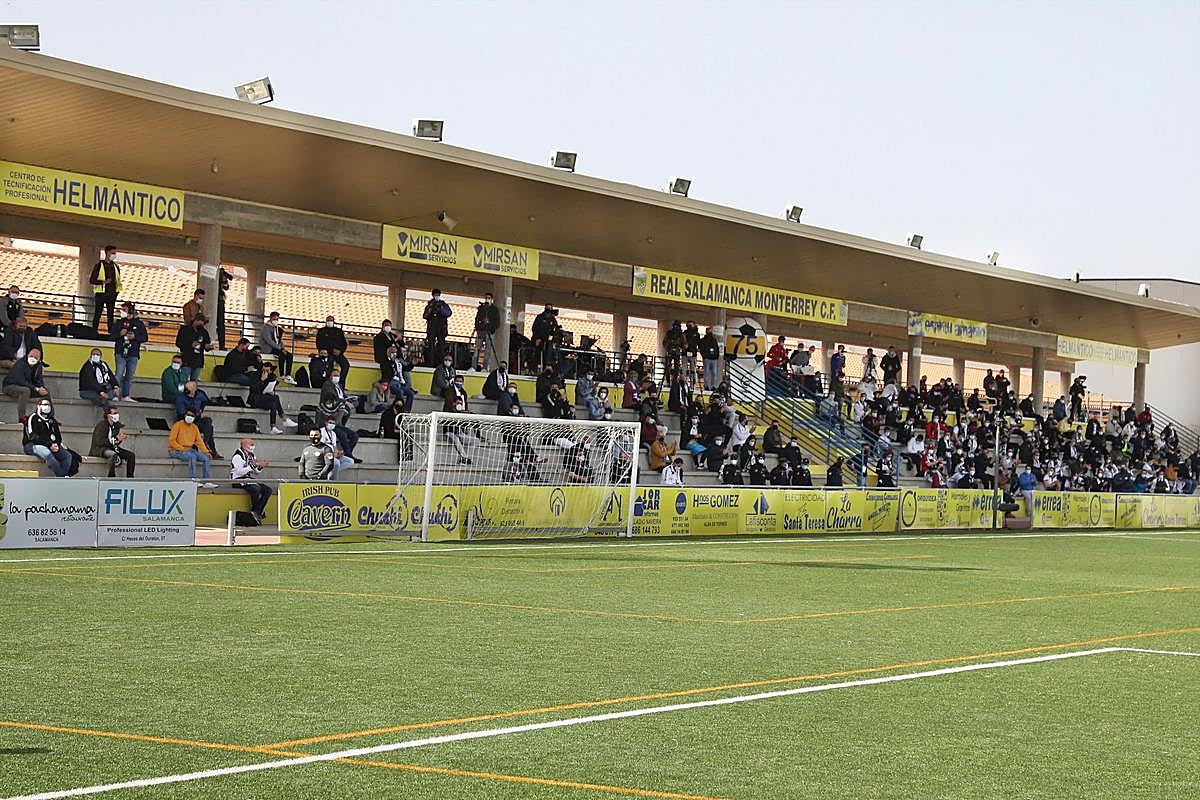 Grada del Reina Sofía en el choque ante el Racing de Ferrol.