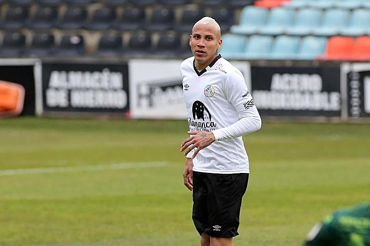 El Puma Chávez, durante un partido.