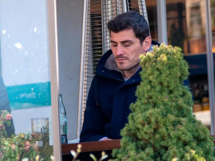 Iker Casillas sonríe a pesar de estar viviendo uno de los momentos más difíciles de su vida
