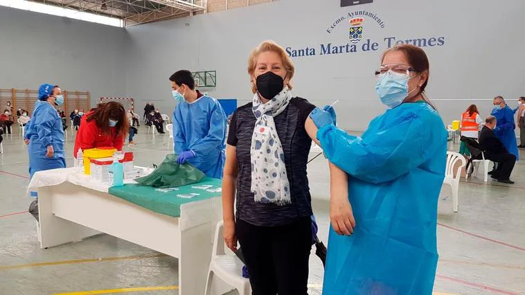 Santa Marta aparca el miedo y el 77% acude a la vacunación con AstraZeneca