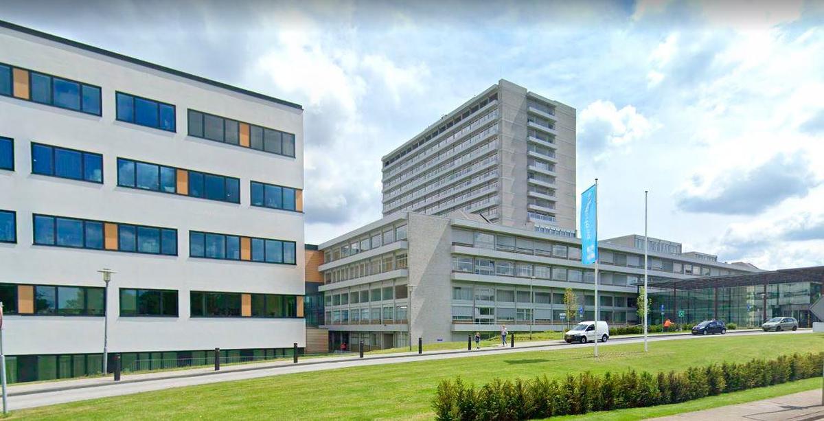 Rechazó la vacuna de AstraZeneca y ahora está ingresado en la UCI con respiración asistida