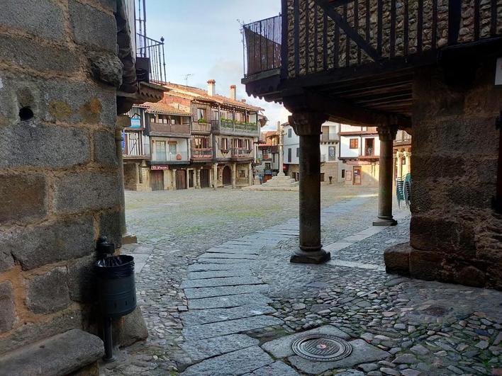 La Plaza Mayor de La Alberca, vacía.