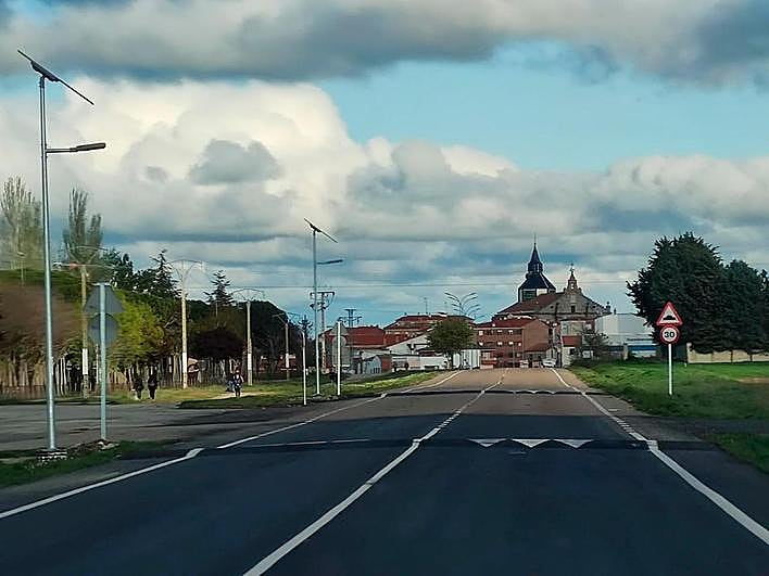 Nuevas farolas con energía solar en la antigua Nacional 501.