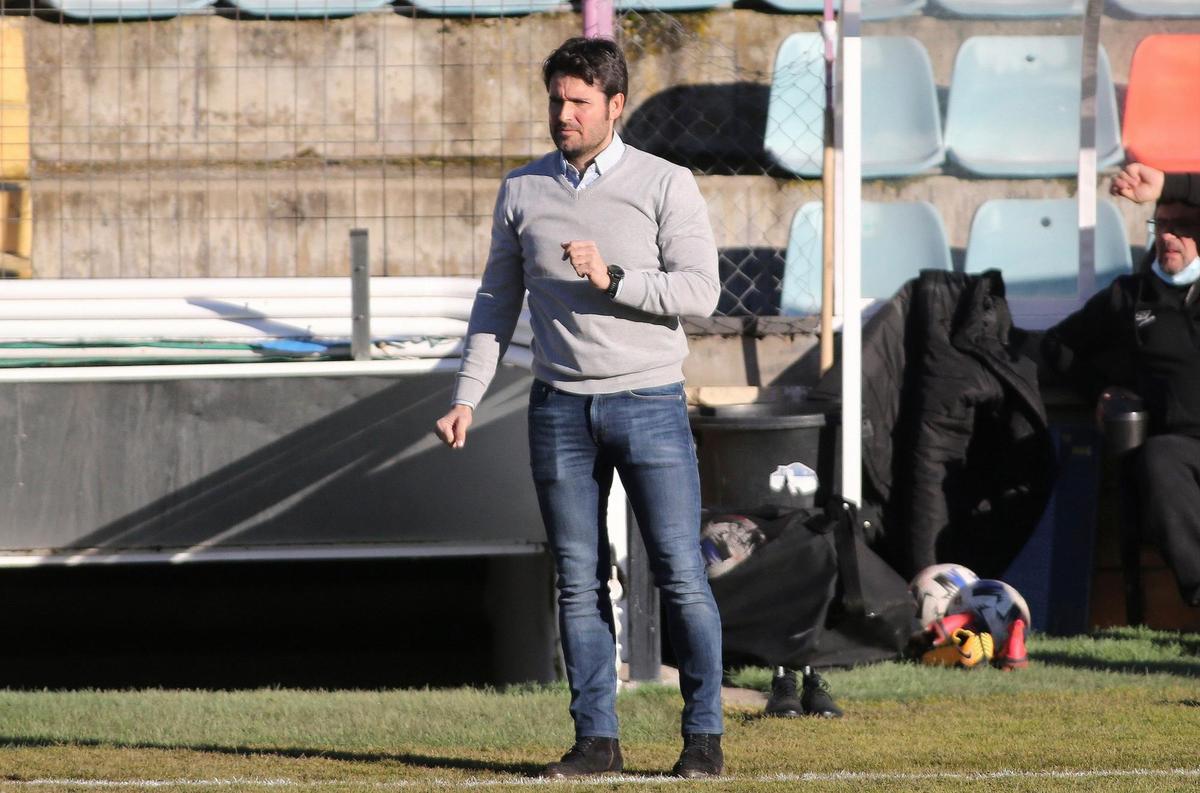 Lolo Escobar, técnico del Salamanca, uno de los sancionados.