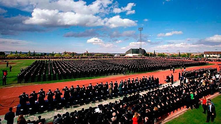 Graduación en la Escuela de Policía de Ávila.